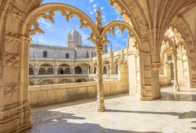 Imagem #8 do Pacote Grupo Aéreo  Com Coordenador -  Portugal 2027 - Lisboa, Fátima, Sintra e Évora. 